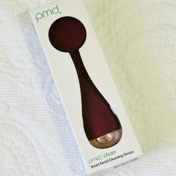 PMD Skincare Pmd Clean Smart Facial Cleaning Device Berry New